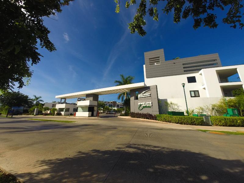 Nick Price Residences Hotel 4*